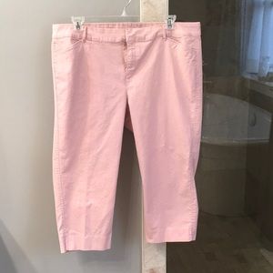 ⏰ LAST CHANCE SALE ⏰ Old Navy Mid-rise Pixie Crop in Blush Pink 18W